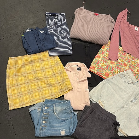 Medium bundle - dresses, tops, skirts, sweaters 14 pieces - Picture 9 of 10